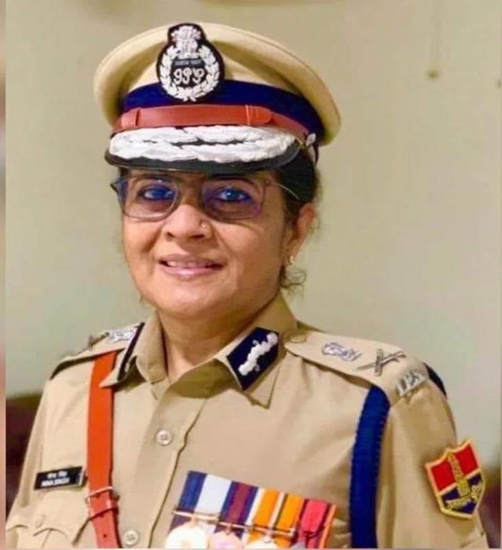 राजस्थान कैडर की वरिष्ठ IPS अधिकारी श्रीमती नीना सिंह जी को CISF की महानिदेशक नियुक्त होने पर हार्दिक बधाई और शुभकामनाएँ।
CISF के सर्वोच्च पद पर नियुक्ति पाने वाली वह प्रथम महिला हैं।

जय हिंद।
#WomeEmpowerment 
@PoliceRajasthan