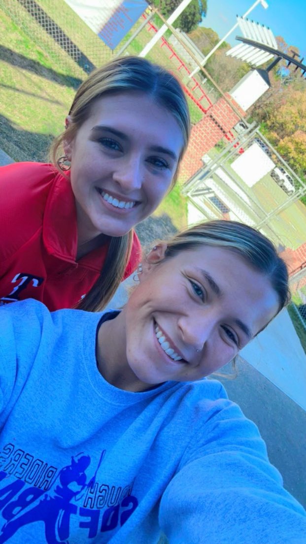 Loved getting to hang with my future team mate today!! Can’t wait for camp next weekend! 💛🖤💛🖤🦅🦅
 #SMTTT <a href="/Durham1422/">Carlee Durham</a> <a href="/SouthernMissSB/">Southern Miss Softball</a> <a href="/NataliePooleUSM/">Natalie Poole</a> <a href="/IzzyWerdann/">Izzy Werdann</a> <a href="/BigRockHawk/">Aaron Longenecker</a> <a href="/ElzeyMatt/">The Coach</a>
