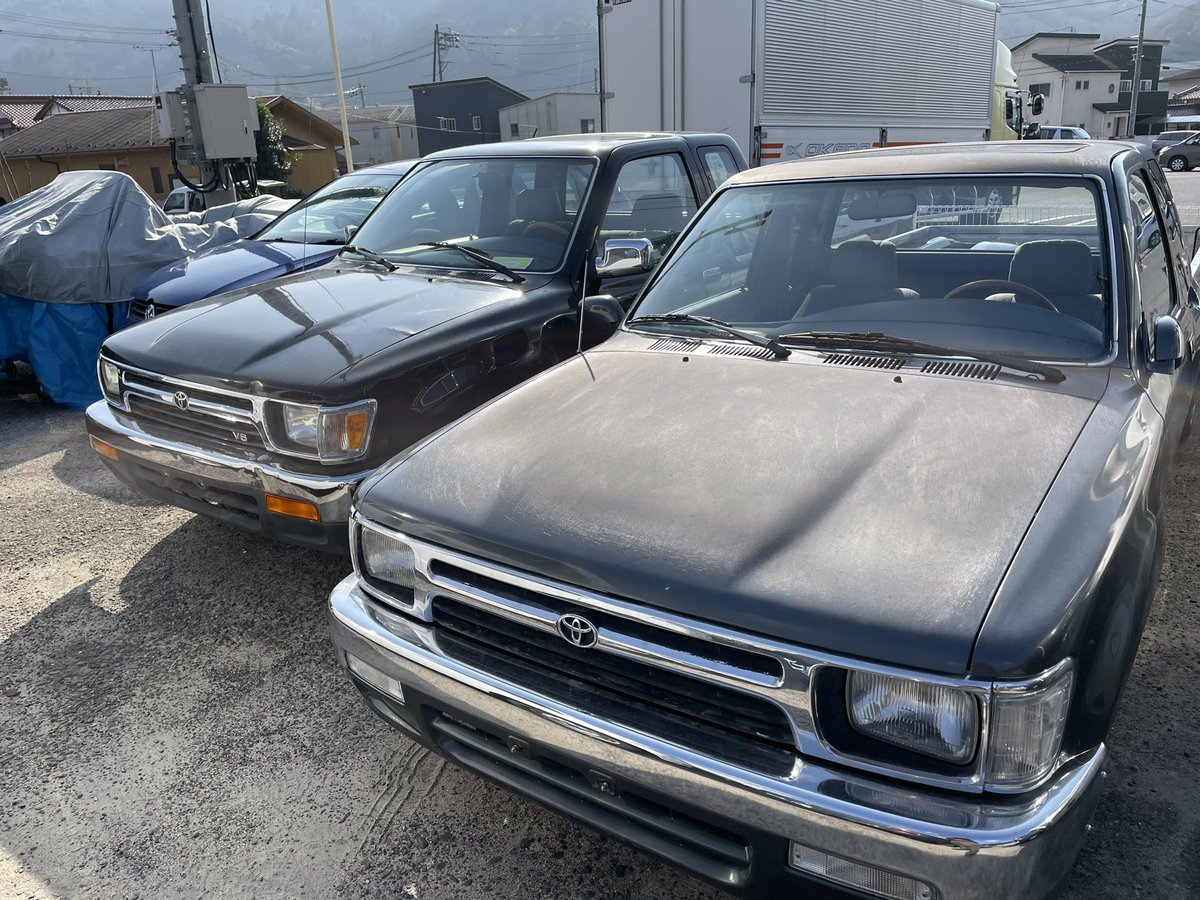 Memoryofthe90s's tweet photo. 左ハンドル　ハイラックス
エアサス一台
バネサス一台
左ハンドル　タコマ
forsaleです！ https://t.co/UHXCpV6JIT