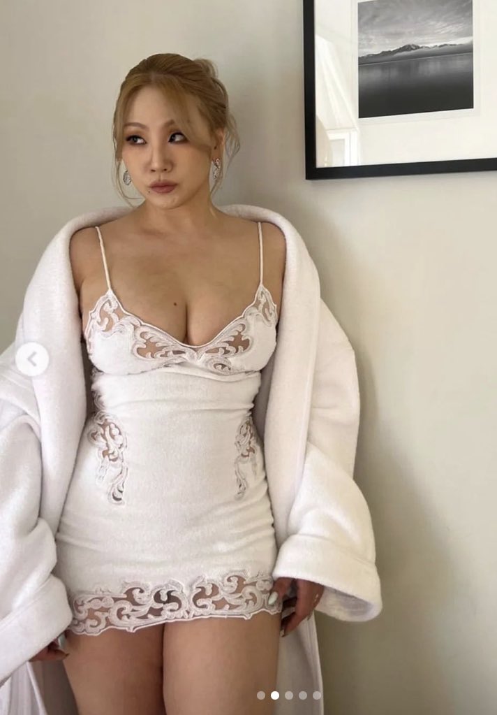 bylroo's tweet photo. these pics of cl had my brain in shambles for days https://t.co/XU5BJs6CZm