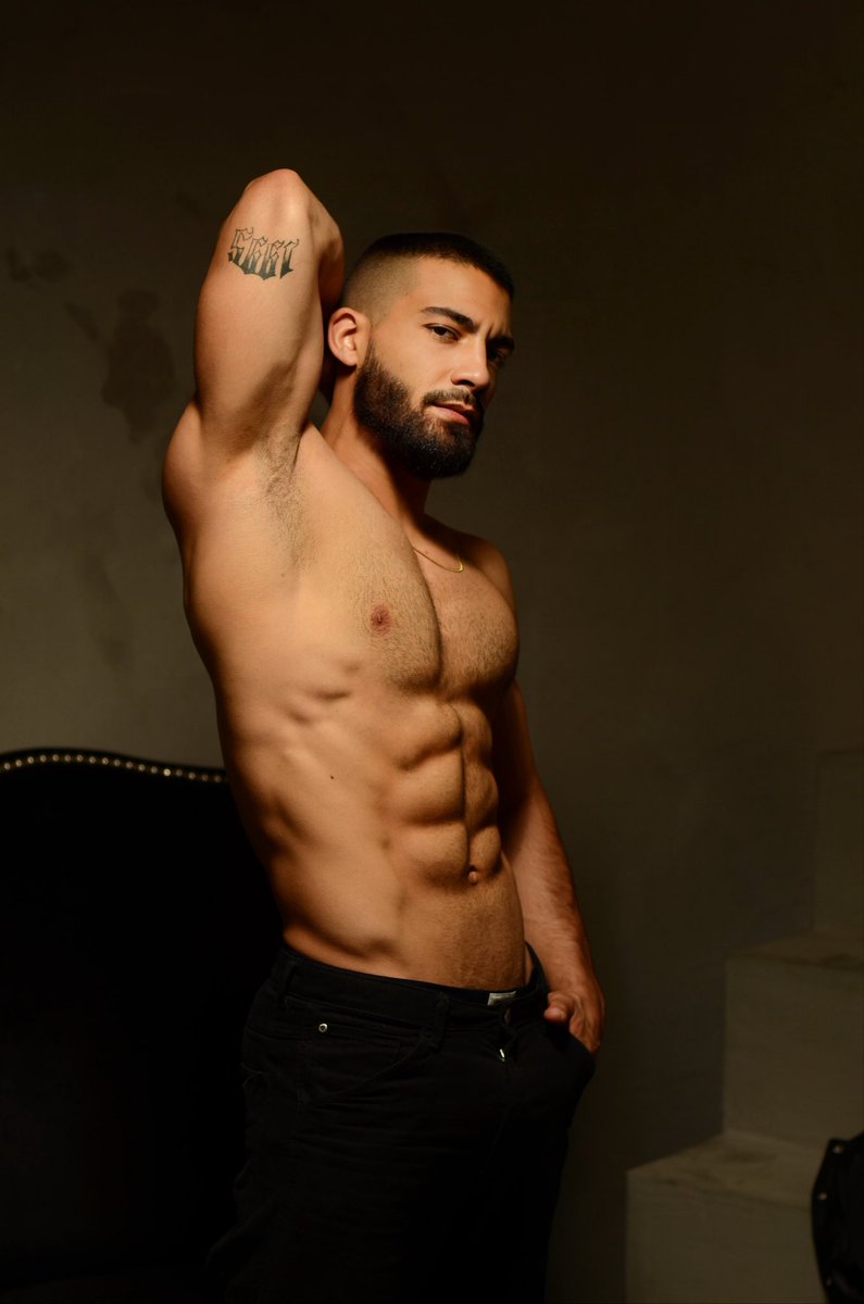 You should feel naughty with me on the last Friday of the year 👅👅