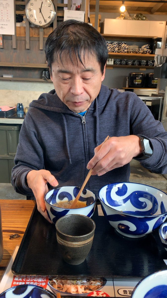 父親がCPCの卓球場のレッスンに来てくれました✨
本日は大盛況です(^^)
来て頂けてる皆さんに感謝しかありません！
そして近くの蕎麦屋に行って気に入って貰えました！
今年もあと少しなので楽しんで行きましょう^_^