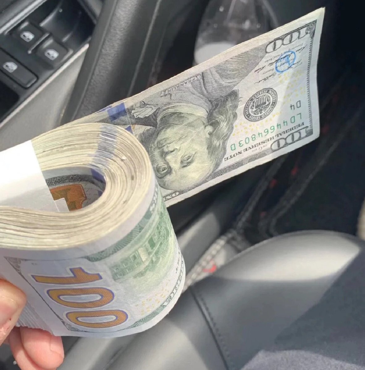 É isso aí. Você só precisa de um telefone celular para participar de nosso trabalho on-line de meio período, responsável por dar atenção e curtir blogueiros famosos da Internet, como o YouTube, e ganhar uma renda diária de 200 a 800R$.