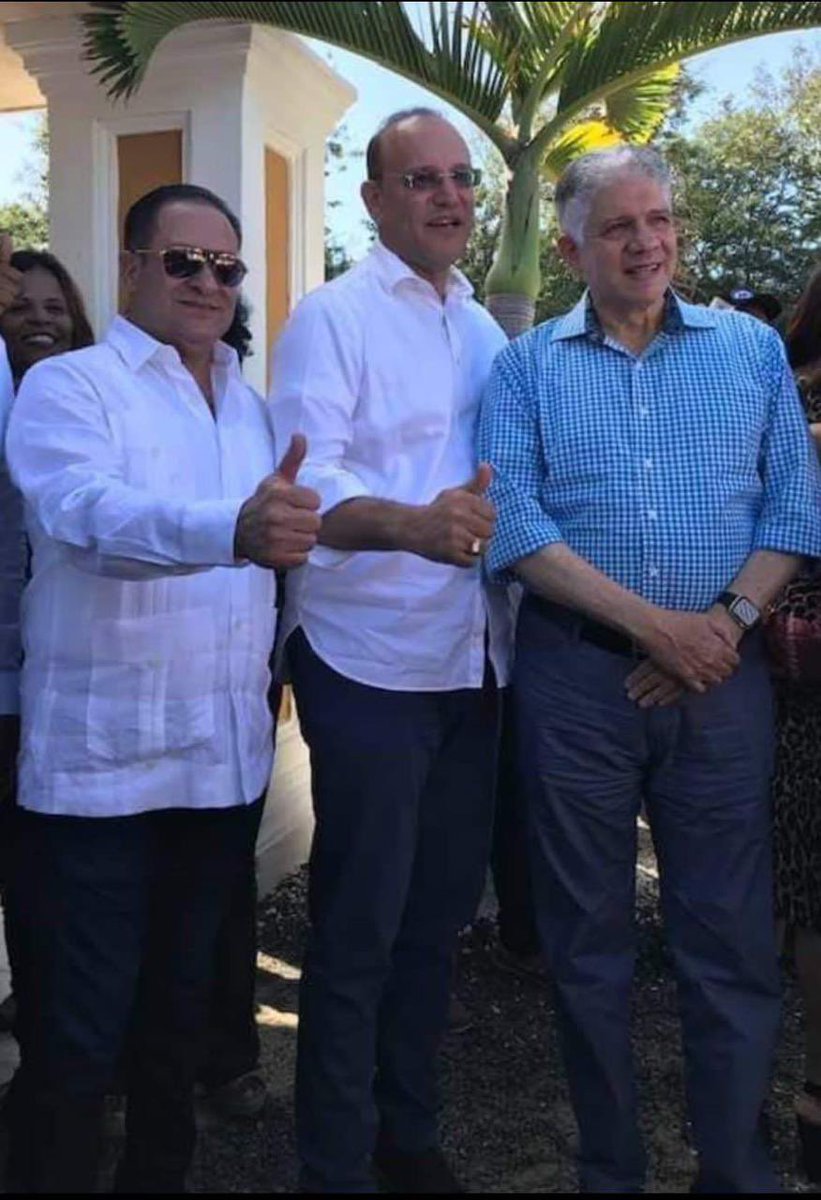 franchiscastill's tweet photo. Una pregunta 🙋‍♀️ de qué Partido son los de la foto con Miguel Gutiérrez? Son del @PLDenlinea o del @PRM_Oficial 🫣 los iguales se juntan 🙃 https://t.co/VaJkPqc07P