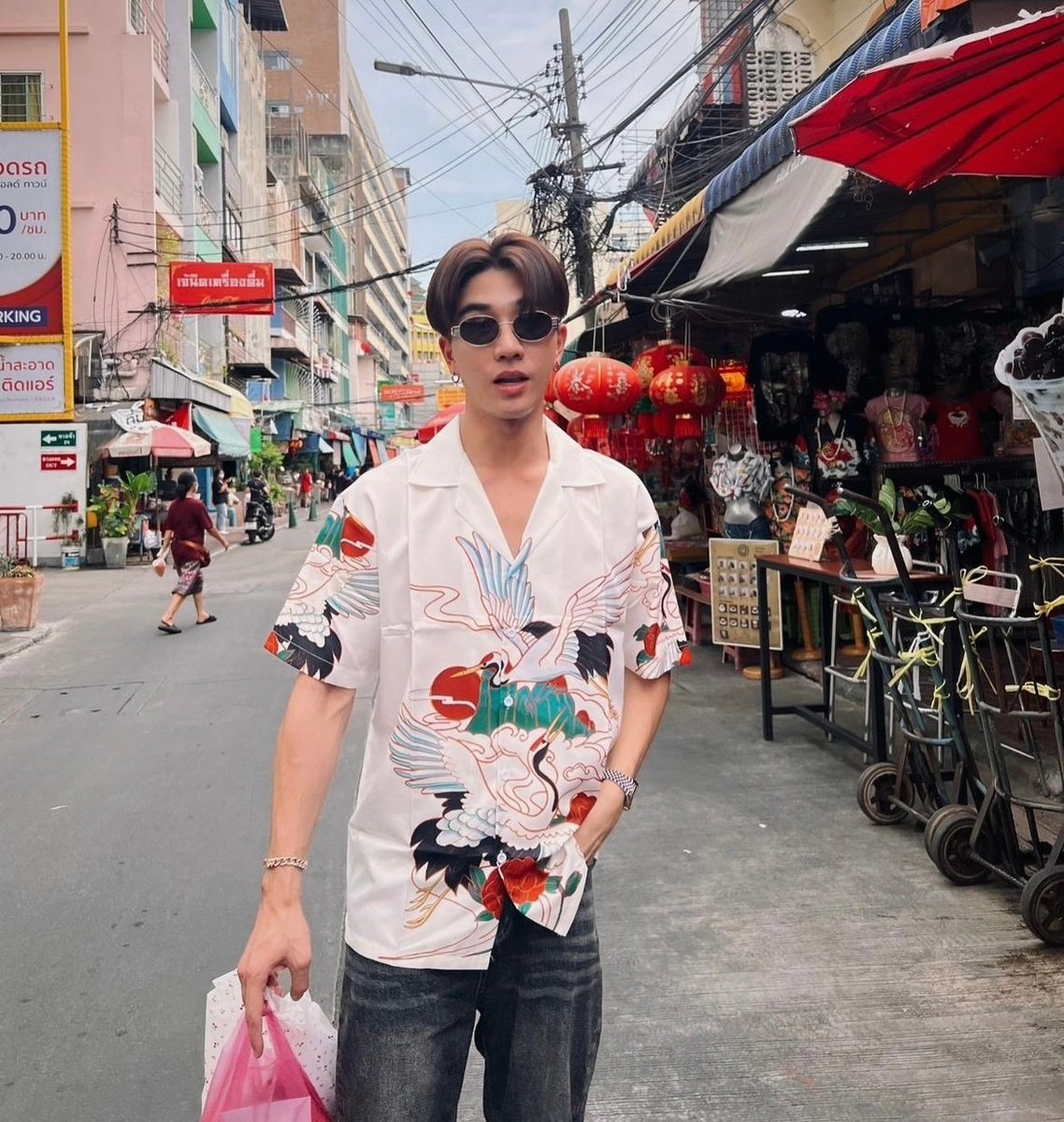 Don't teach them how to do things. Just fans follow the people they like. Attempting to control others is wrong.
自由是每个人的基本权利。