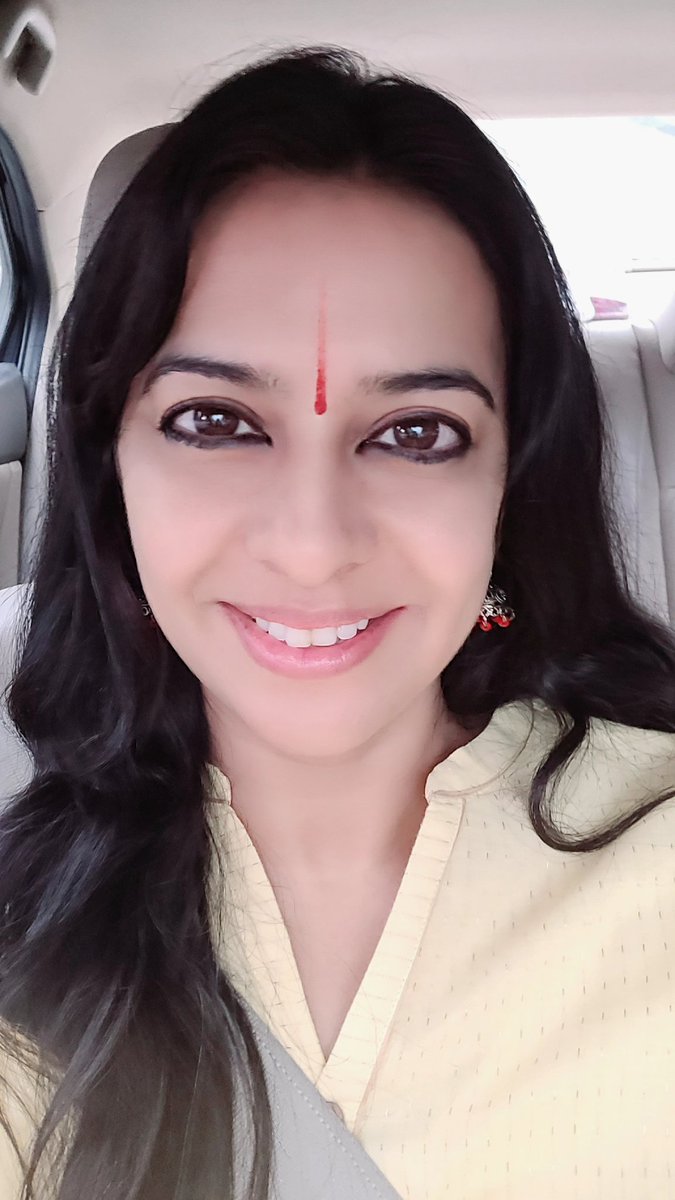 APratishtha's tweet photo. Early morning shoot at @DDNational
#NewYearShow #NewYearEvents #Yoga #Health #Wellness #Spirituality #Acharyaji #GuruMaa #AcharyaPratishtha #YogaIcon #YogaLegend https://t.co/1wtKijokgJ