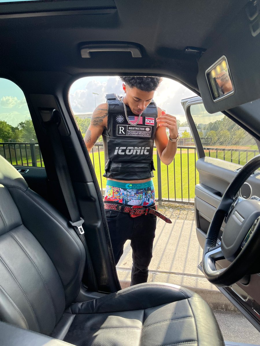 Duragralph's tweet photo. Hunna’s booty appreciation post 🍑 https://t.co/sR82WOMjaG