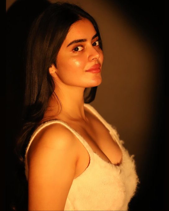 GCfMnJRXMAADw08?format=jpg&name=small