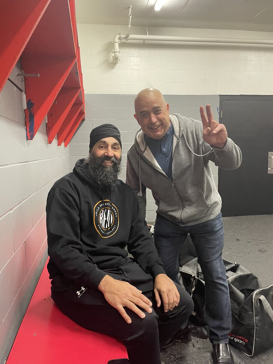 JimTheHockeyGuy's tweet photo. Smiter Kaila in the house . Ball hockey legend. https://t.co/4bqMDBNqWH