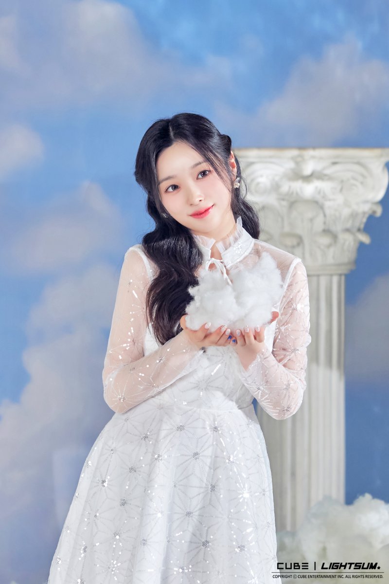 hinasplanet's tweet photo. how is she real... https://t.co/2TOqPwzNbB
