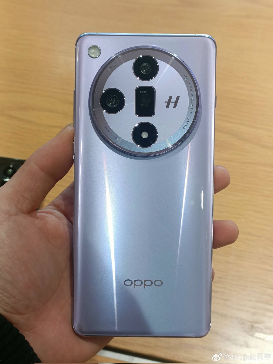 TechnologyBoxs's tweet photo. OPPO Find X7 live hands-on picture!

#OPPOFindX7 #OppoFindX7Ultra https://t.co/4UvyrVSKfo