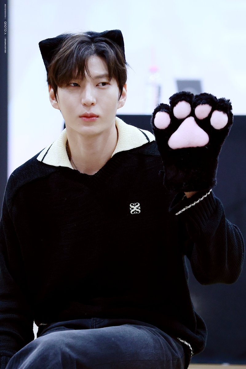 𝗩.𝗖𝗟𝗢𝗨𝗗 브이클라우드 tweet media