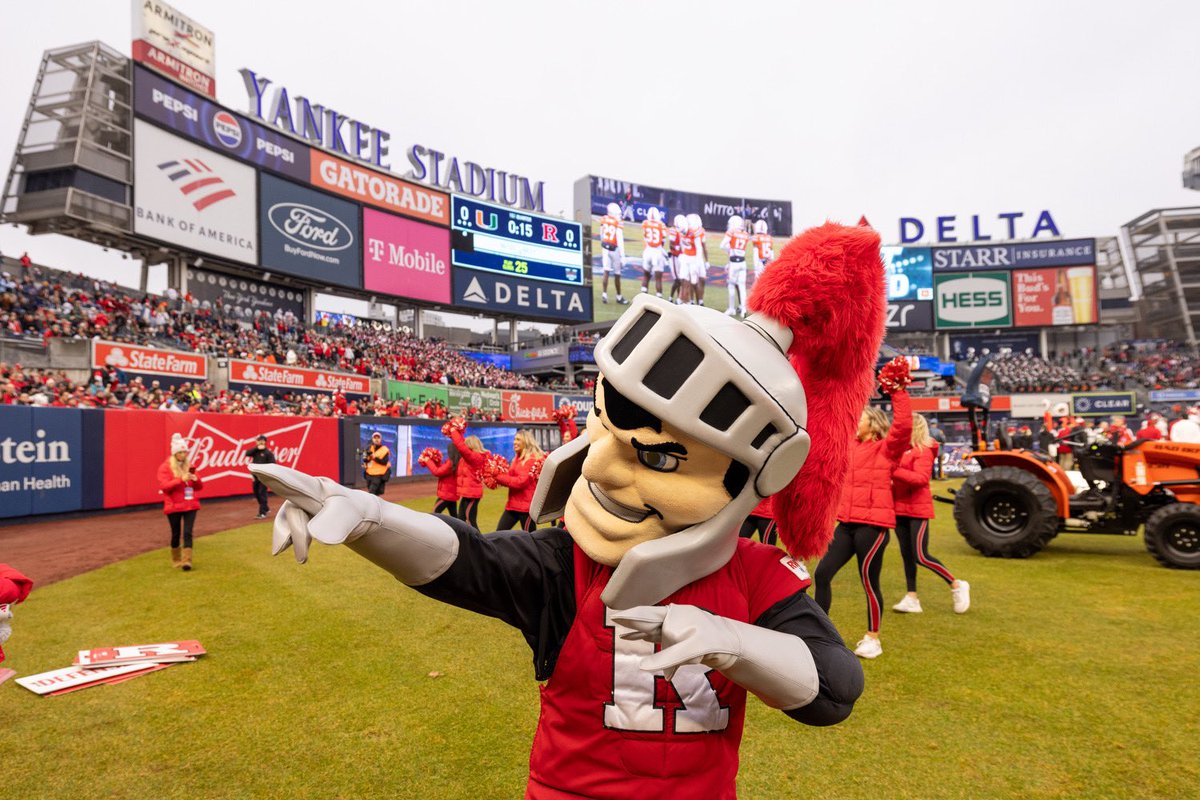 johnjoboyle's tweet photo. Go RU.  A great day photographing the Pinstripe Bowl for @RutgersU at Yankee Stadium.   #Rutgers https://t.co/UBQVjwUs8V