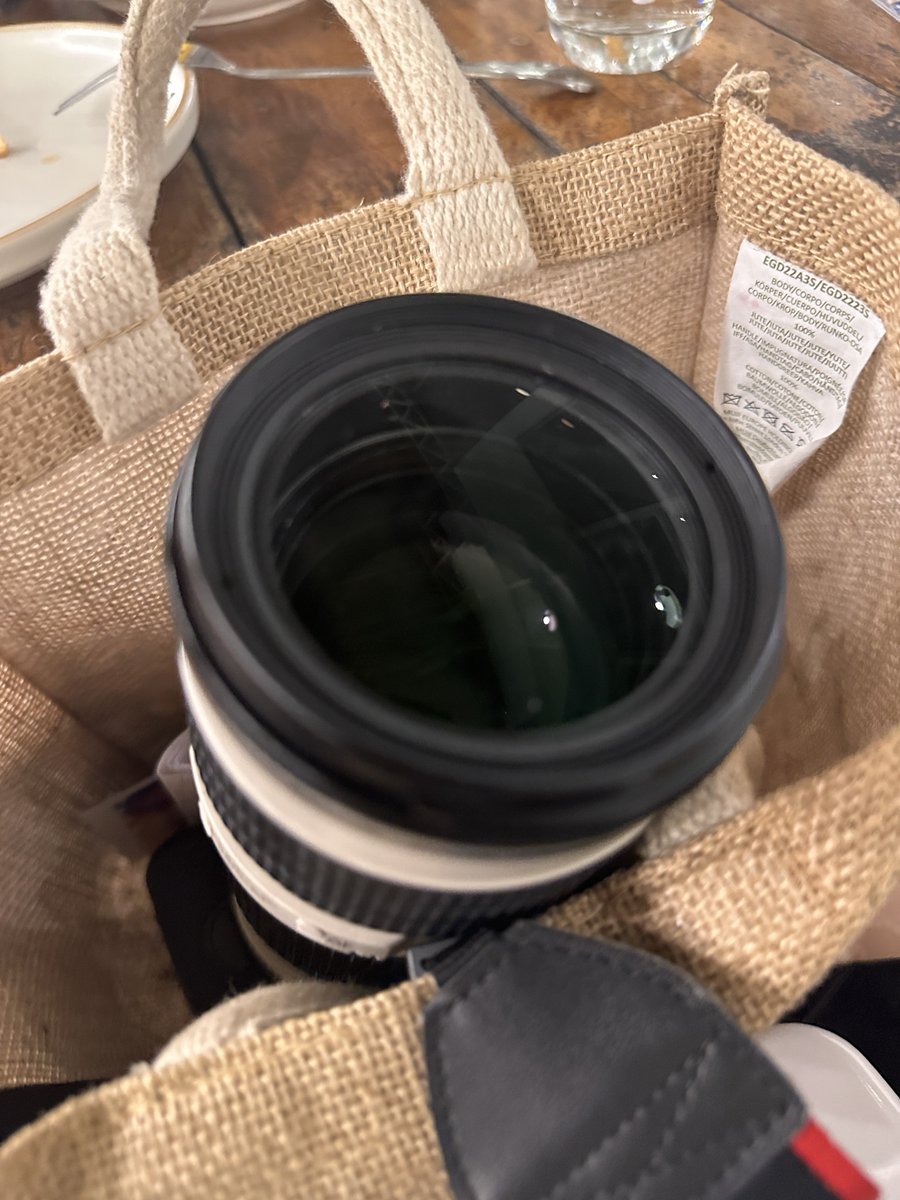 little3sum's tweet photo. tmi : When I came by motorbike, the lens cap fell off the bag. What should I do? I don’t have the lens cap anymore.555555555 @Tawan_V But it’s okนะ the lens cap is not as important as you555555💙
🦋゜
#Tawan_V #sotay https://t.co/bXO5C5pjdT