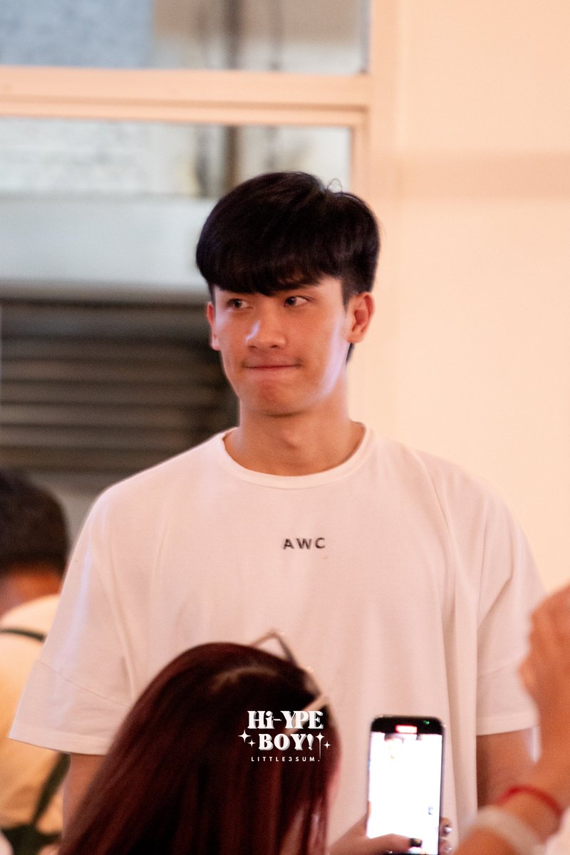 little3sum's tweet photo. tmi : When I came by motorbike, the lens cap fell off the bag. What should I do? I don’t have the lens cap anymore.555555555 @Tawan_V But it’s okนะ the lens cap is not as important as you555555💙
🦋゜
#Tawan_V #sotay https://t.co/bXO5C5pjdT