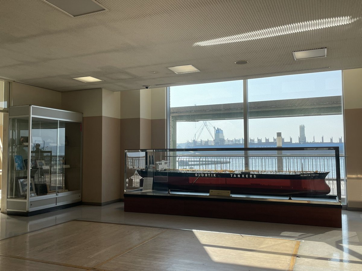 オイルタンカー「GLOBTIK TOKYO」は載貨重量約48万トン、全長約380