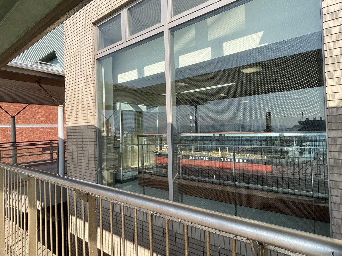 オイルタンカー「GLOBTIK TOKYO」は載貨重量約48万トン、全長約380