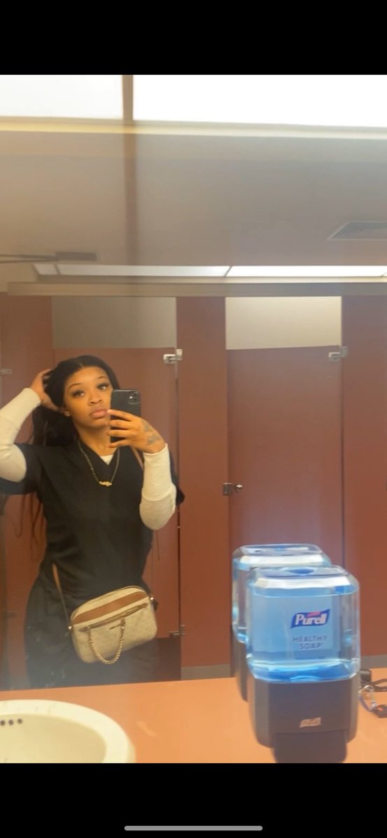 prettyylaaredd's tweet photo. Mwuah 💋, no bars https://t.co/I9XRfLLXm2