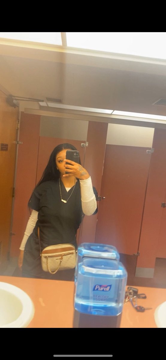 prettyylaaredd's tweet photo. Mwuah 💋, no bars https://t.co/I9XRfLLXm2