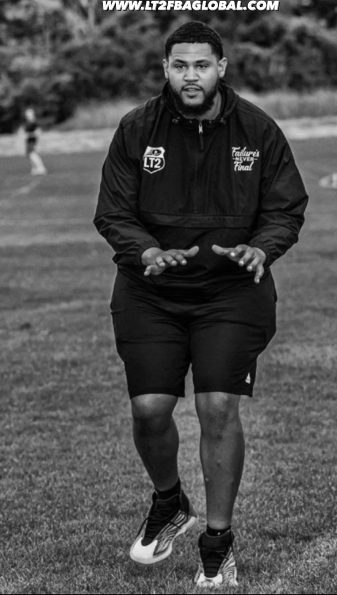 LoganTillman's tweet photo. #tb to installing the #OneLegPassSet in #england w @Knights_NH ‼️🙌🏽
DM to bring a @LT2FBA OL specific training to your country🔥
#OLinePride #SetTree™️
#WuTang4Life https://t.co/1OeySt9MMf