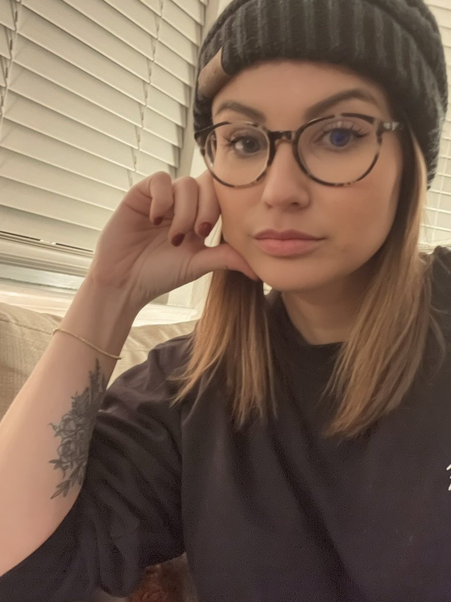 mustbemarisa87's tweet photo. #beaniegate is officially over. Came, saw, conquered. Even wore one to a birthday party at a friend’s house tonight. Appreciate all the support I was shown during this trying beanie time. ✌🏼 https://t.co/U54rHLLXsy
