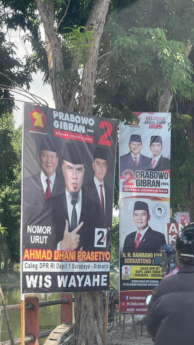 Saya nggak bisa membayangkan gimana caleg Gerindra, contohnya Ahmad Dhani, menjelaskan ke konstituennya bagaimana dia dulu sangat anti-Jokowi lalu sekarang harus bersuara melanjutkan pembangunan Jokowi dan mendukung Gibran.