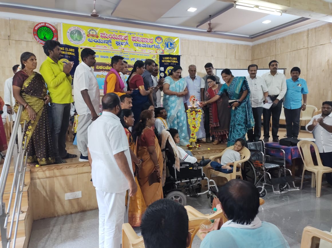 On 28-Dec-2023, from CRC Davanagere, Director Smt. Minakshi addressed in the special event was organised as a part of the celebration of the IDPwD (Divyangjan) organised by Manasa Sadhana Trust, Davanagere at lions club school auditorium.