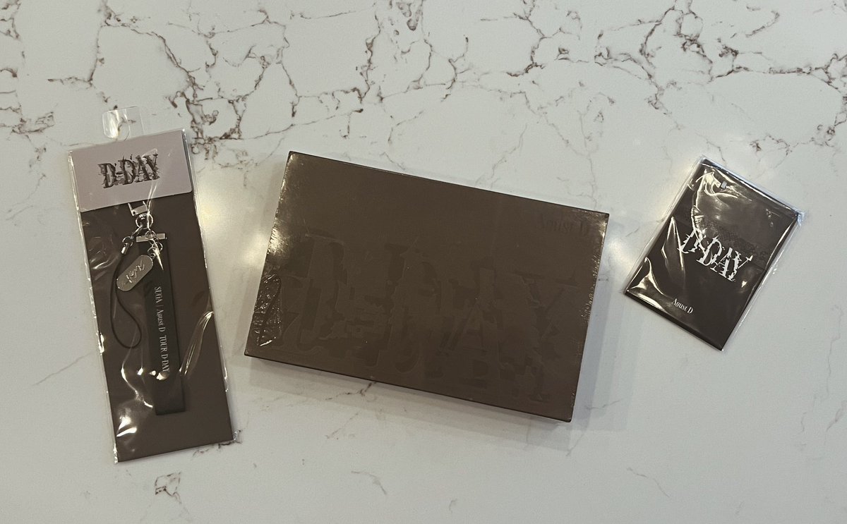 「 DDay Album Giveaway 」

⋆ 1 winner ♡
⋆ retweet &amp; like 
⋆ followers only  

— worldwide | ends Dec 30