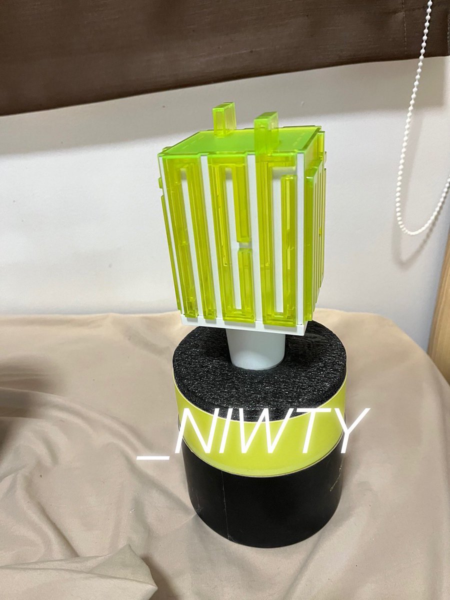 _NIWTY's tweet photo. 📣 ส่งต่อแท่งไฟ NCT มือสองค่ะ (ใช้งาน 1 ครั้ง )
✅ รับประกันของแท้ เชื่อมต่อ Bluetooth ได้ 🌷
🧚🏻‍♂️ ส่งต่อในราคา 950 รวมส่ง Flash ค่ะ 
❣️ สนใจขอดูเพิ่มเติม Inbox มาได้เลยค่ะ ❣️ 

#ตลาดนัดnct #แท่งไฟnct #ตลาดนัดnct127
#NCT127_NEOCITY_THE_UNITYinBKK https://t.co/1G24AnFcmz