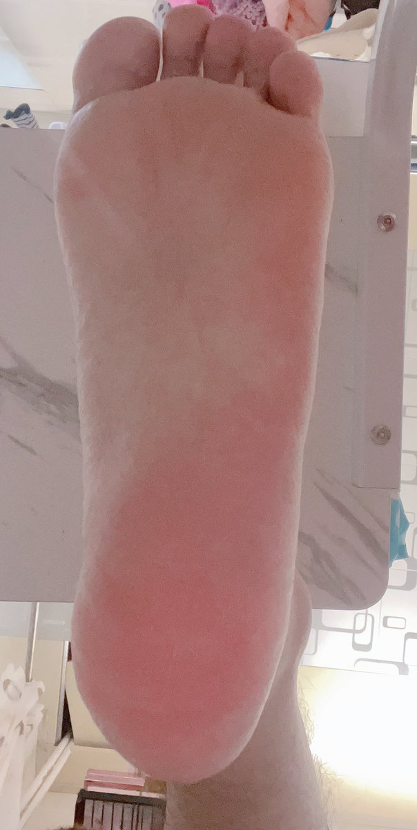 feetsize46's tweet photo. 跨年想从你身上跨过去，想找个烟花搭子，家里的对象要冬眠🥶 https://t.co/KK1UimIknn