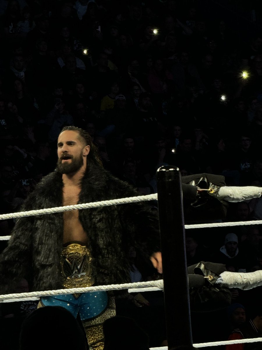 Happy i saw the Champ @WWERollins at #WWELaval #WWEHolidayTour