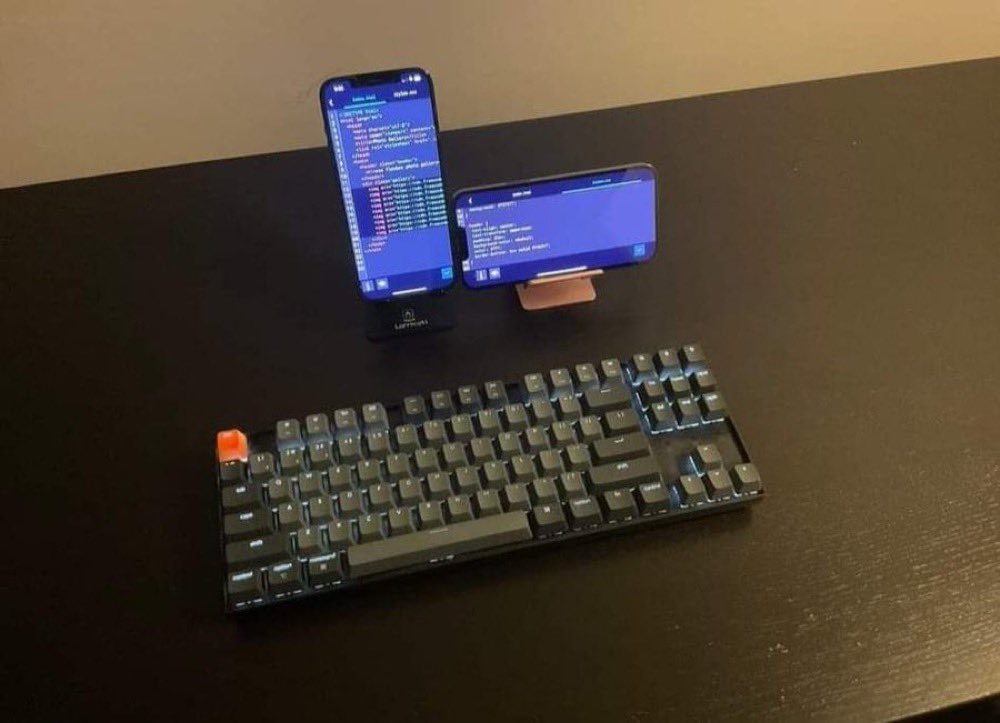 AlmorTech's tweet image. Rate my dual monitor setup