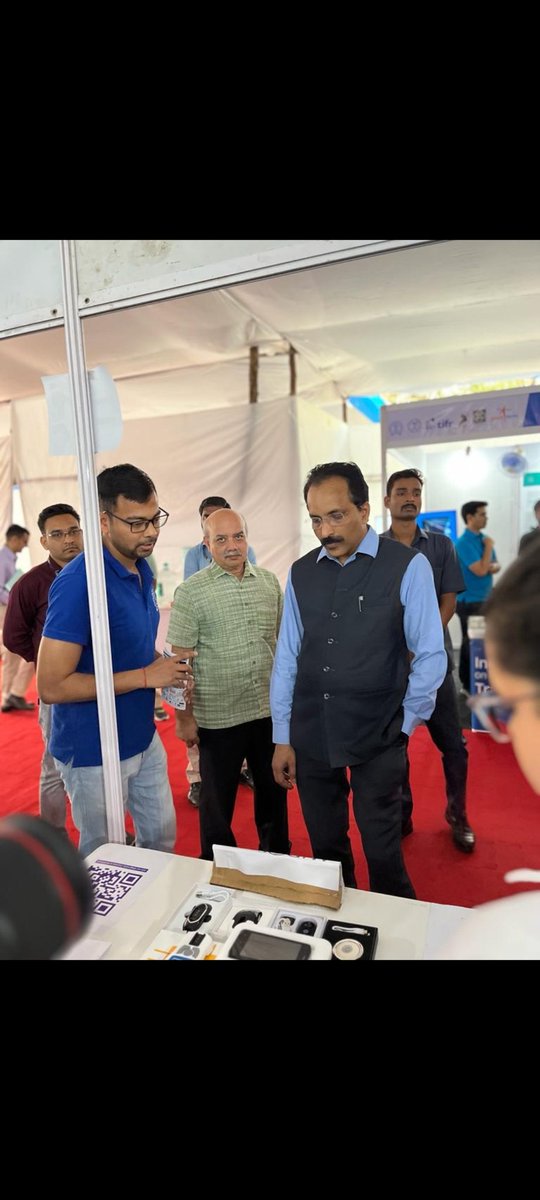 AUDOSens's tweet photo. DAY-2 ISRO Chief with AUDOSens
#ISRO #Techfest #IITBombay #IIT #NanoBios #AUDOSens #BSBE #biotechnology #biomedicaldevices #departmemtofbiotechnology https://t.co/WdPbTfGET0
