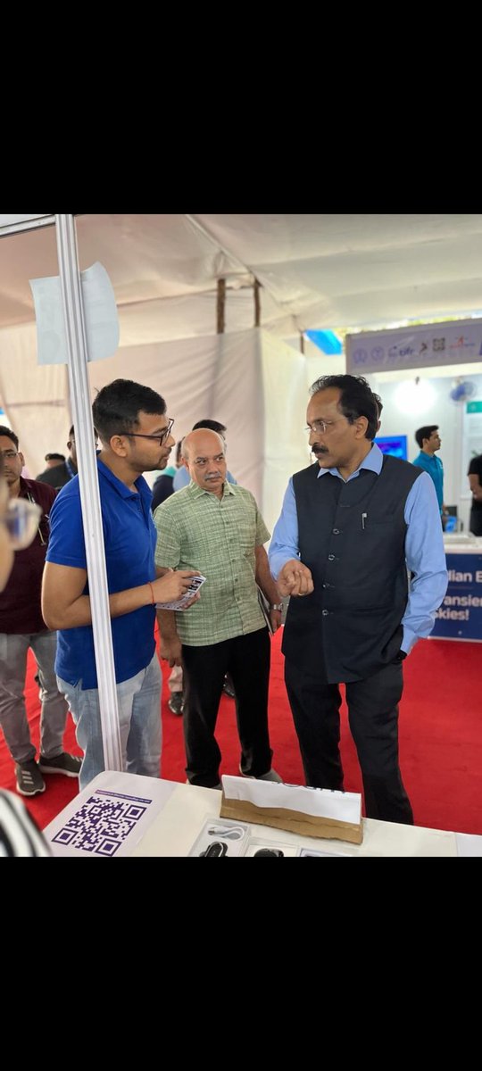 AUDOSens's tweet photo. DAY-2 ISRO Chief with AUDOSens
#ISRO #Techfest #IITBombay #IIT #NanoBios #AUDOSens #BSBE #biotechnology #biomedicaldevices #departmemtofbiotechnology https://t.co/WdPbTfGET0
