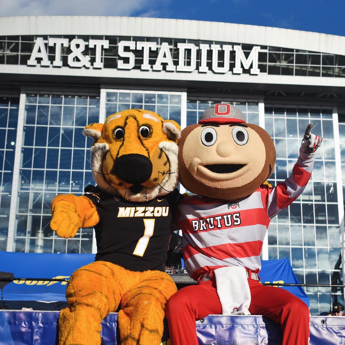 CottonBowlGame's tweet photo. Who brought the heat at todays #GoodyearCottonBowl Classic Huddle Up Fan Fest? Let us know in the comments. ⬇️

Catch their halftime performances tomorrow at @attstadium. 

#LikeNoOther https://t.co/20gEgBq9yg