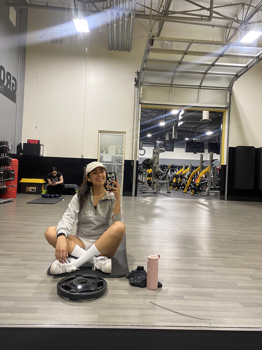 daniellee_rf's tweet photo. One hour is better than none… 🤙✅💜✨ https://t.co/Y75XbsTqC9