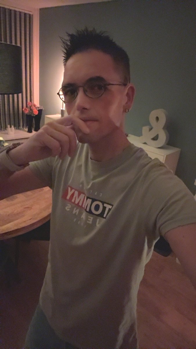 maickel1979's tweet photo. Na een klote nacht met amper 1 uur slaap ben ik alweer klaar voor de dag
#TommyHilfiger shirt
#AdidasSuperstar
groen tinten
HEY YOU , FIJNE LAATSTE VRIJDAG VAN 2023 โจ
#fashion #glittersocks #gay #scotchandSoda #jeans #adidas #socks #sneakerhead #sneakers #whitesocks /// https://t.co/npdazVl1I9