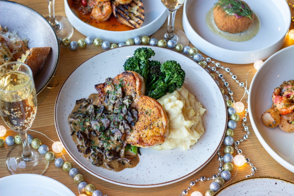 BRING ON THE NEW YEAR | Make your final meal of the year truly exceptional by joining us on New Year's Eve for an exclusive Celebration of Seafood!

We look forward to celebrating with you – reserve your table now using the link below: ⬇️
tapandbarrel.com/reservations/