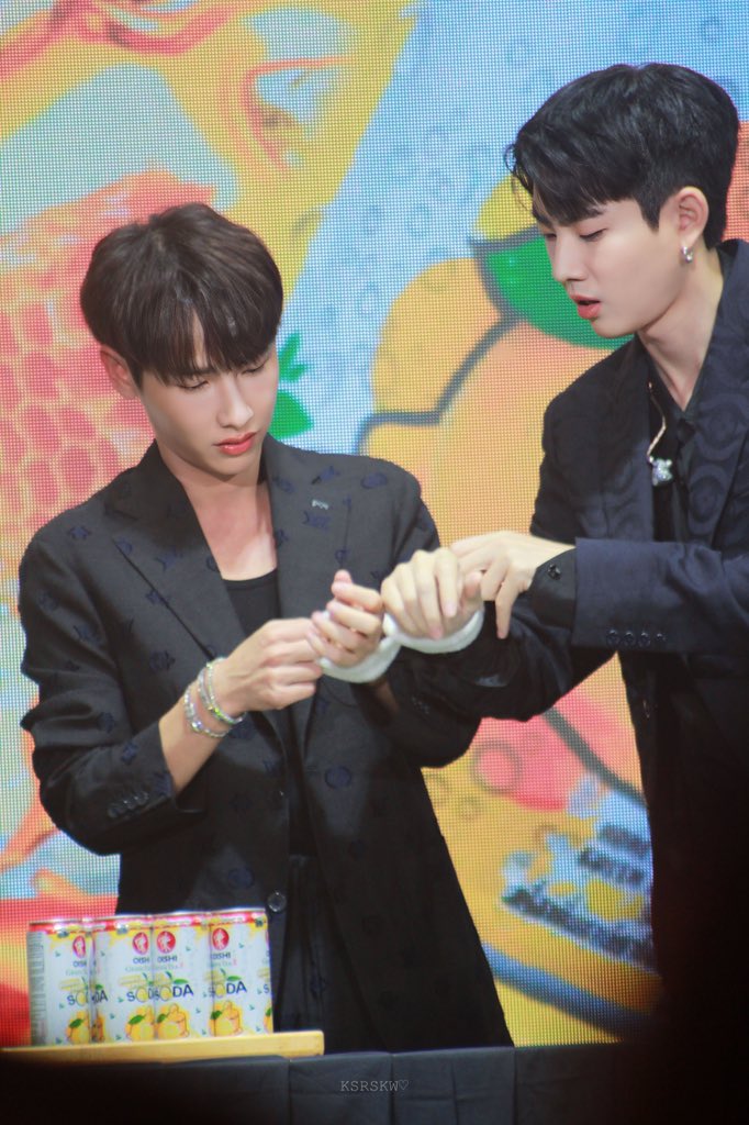 lovelike19981's tweet photo. เบบี๋ๆ มาช่วยกันรีให้ถึงเป้าเพื่อแลกรับตั๋วโหวตให้พี่ๆกันเถอะ ภายในเที่ยงคืนนี้เท่านั้นนะ ไปกัน~

📌300+ rt = 300 tickets
📌1000+ rt = 1000 tickets

โหวตได้ที่นี่ https://t.co/X2R6KVDUio

#ออฟกัน #offgun https://t.co/B20By0eCDz