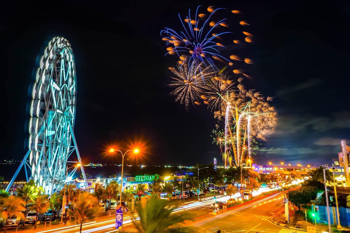 ✨WELCOME THE NEW YEAR IN MOA✨ Fireworks are set to illuminate the sky against Manila Bay on New Year’s Eve as MOA welcomes 2023 with the grandest countdown party with the brightest Kapuso Stars and world-class pyromusical fireworks and dazzling lights! 🎆 #MOANYECountdownto2024