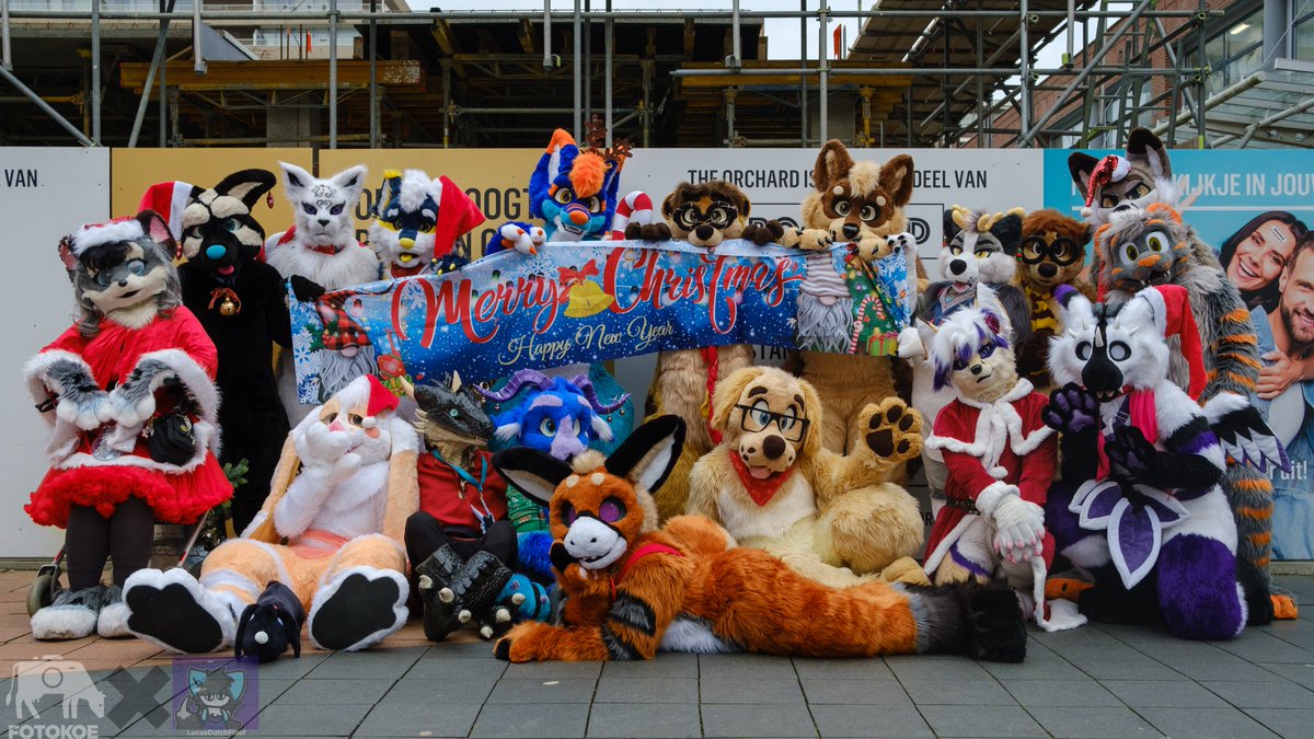 ThaboMeerkat's tweet photo. The gangs all here
ror the last #FursuitFriday of the year!

Wishing you all a very loved, warm and fluffy 2024!
#Furry #Fursuit #FurryFandom #furrycommunity 
📸 @cuddlypants https://t.co/LdKvJiwm4x