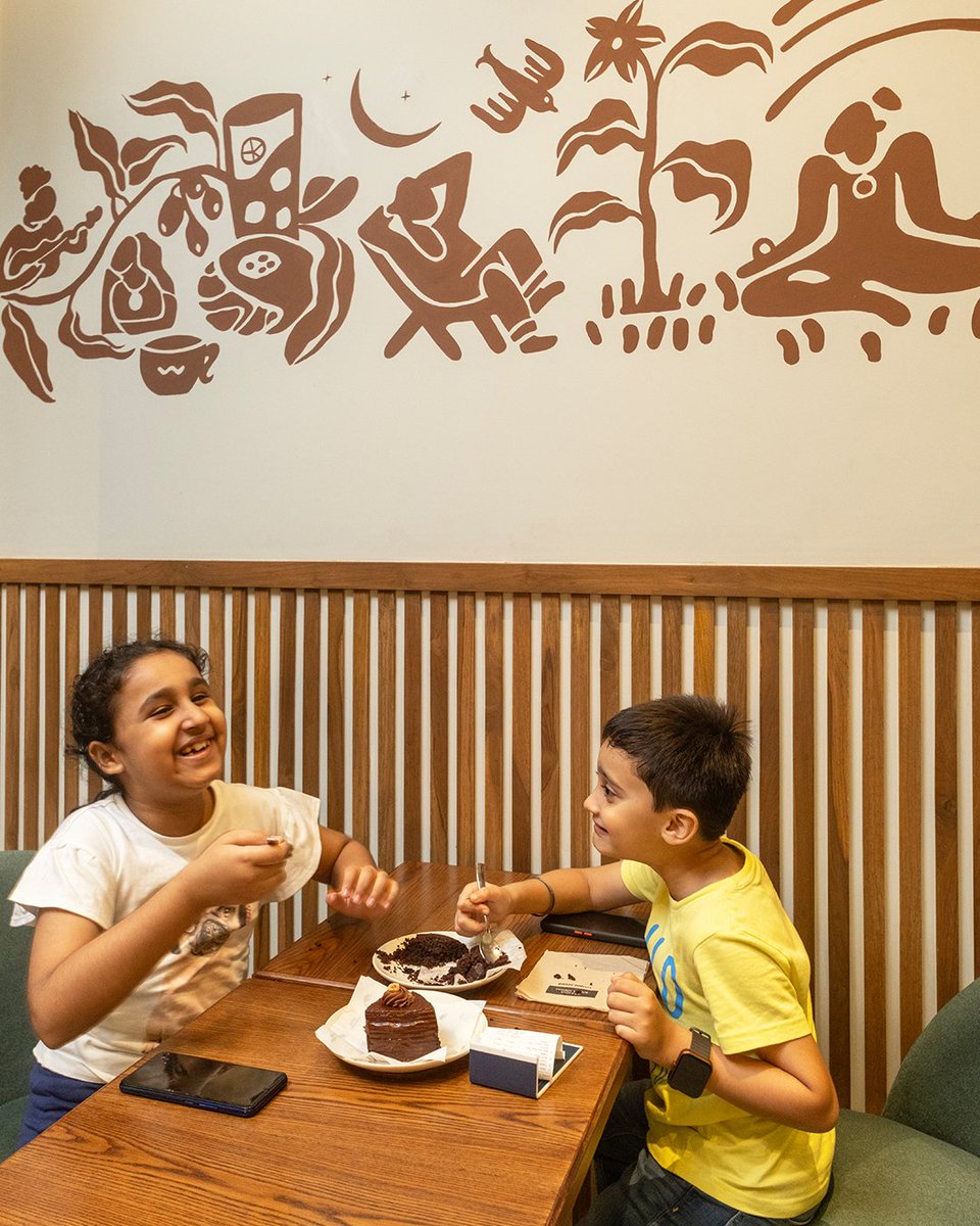 thirdwaveindia's tweet photo. Sweet smiles and delightful moments is the vibe of our cafes as these little ones savor the joy of desserts on the last weekend of the year.
Here's to ending the year on a sweet note! 🍰✨ 

#yearend #cafes #ending2023 #coffeecommunity #thirdwavecoffeeindia https://t.co/ViGhVgyYcL