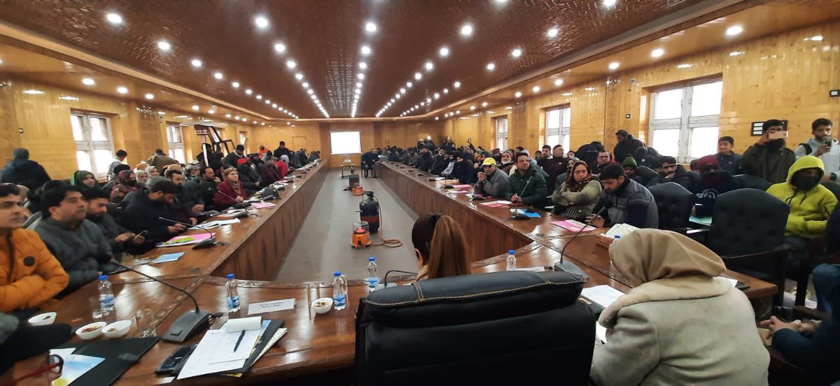 drhinabhat's tweet photo. Presided over Two Days UT level Seminar on scientific Beekeeping Commences at Kashmir Haat Srinagar .@narendramodi @OfficeOfLGJandK https://t.co/yRA2Lwh4IU