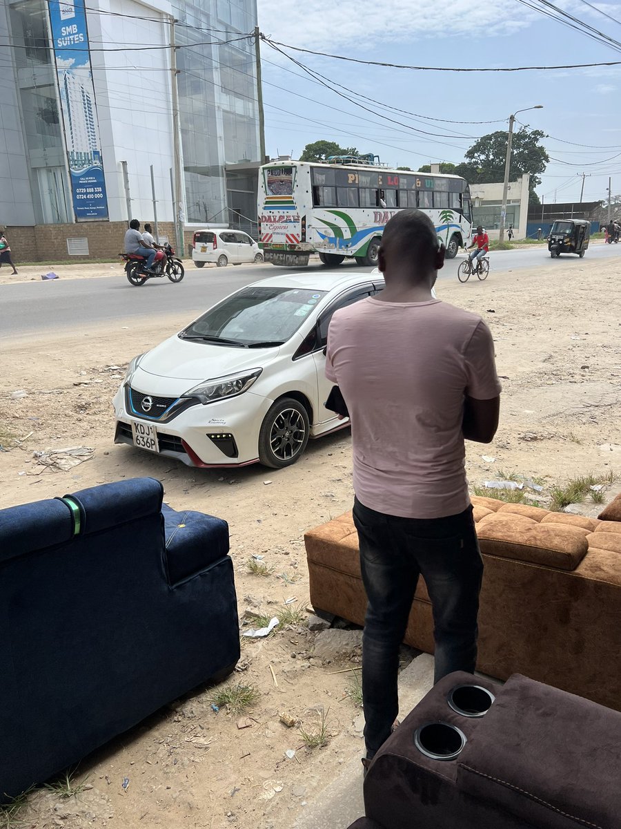 Vickyjr's tweet image. If you don’t look at your gal like this dump that burukenge. #nismo #epower