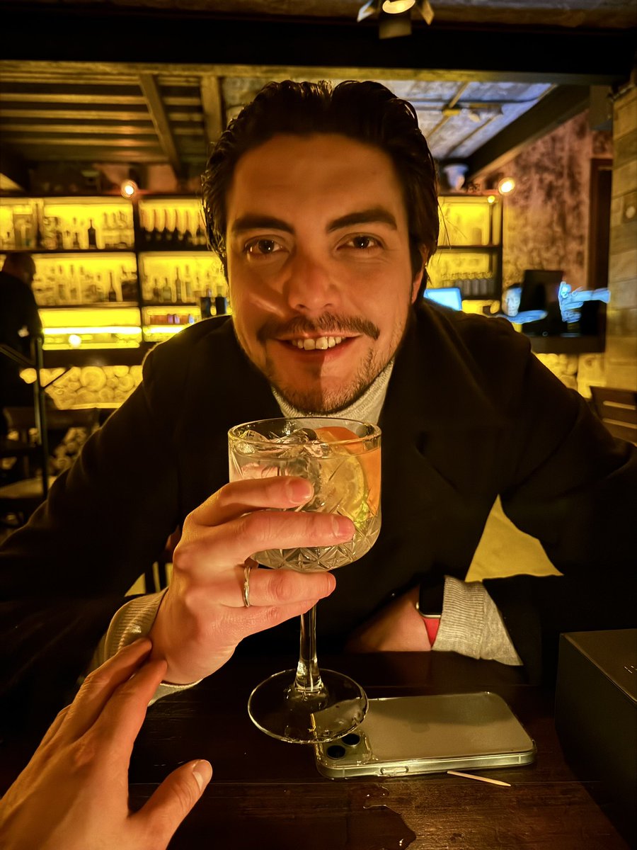 ErickGC08's tweet photo. Lo que empezó como compañero de clase, hoy es compañero de vida. #2024 vamos con todo. 🐼 @mateoguerrero23 https://t.co/bFEYxJjroa