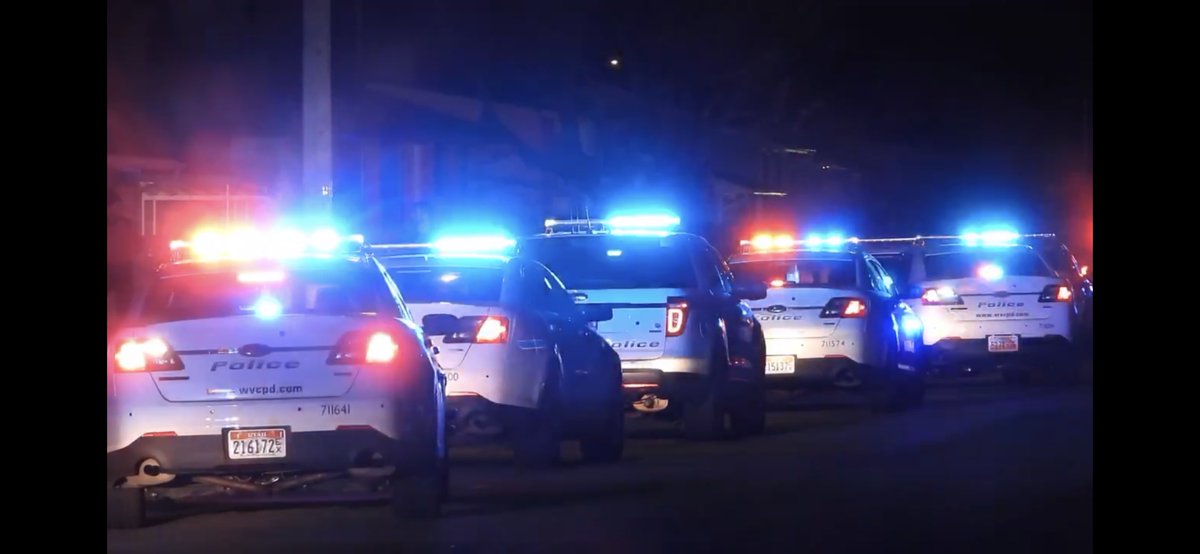 SLCScanner's tweet image. #ArmedRobbery #WVCPD #FamilyDollar 3530 W 3100 S. #Police are on scene gather details on this #ArmedRobbery. Reports of a male with a mask allegedly went into the business with a firearm and demanded money. The suspect possibly fled in a vehicle. I’ll update.