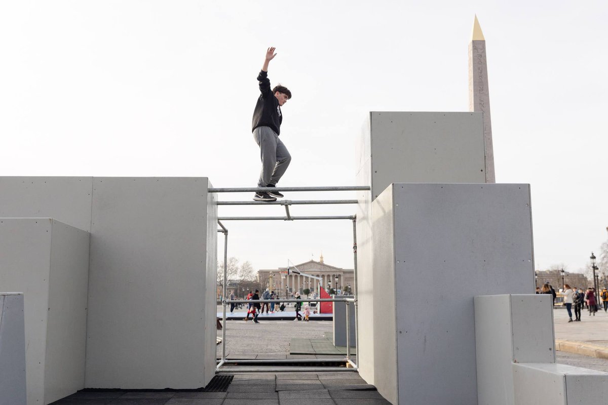 jeromegodefroy's tweet photo. La Place de la Concorde est classée monument historique depuis 1937. Elle est inscrite au patrimoine mondial de l’UNESCO. 

Il faut déposer un dossier auprès des architectes des Bâtiments de France pour changer une espagnolette à une fenêtre de l’Hôtel de Crillon. 

Mais la mairie de @Paris, en toute impunité, se vante de transformer régulièrement ce lieu hautement emblématique de l’Histoire de France en cour de récréation. 

Dernier avatar de cet avilissement : le « Concorde Park » (admirez le franglais) installé pour deux mois. 
Ce serait risible si ce n’était pathétique et scandaleux.
