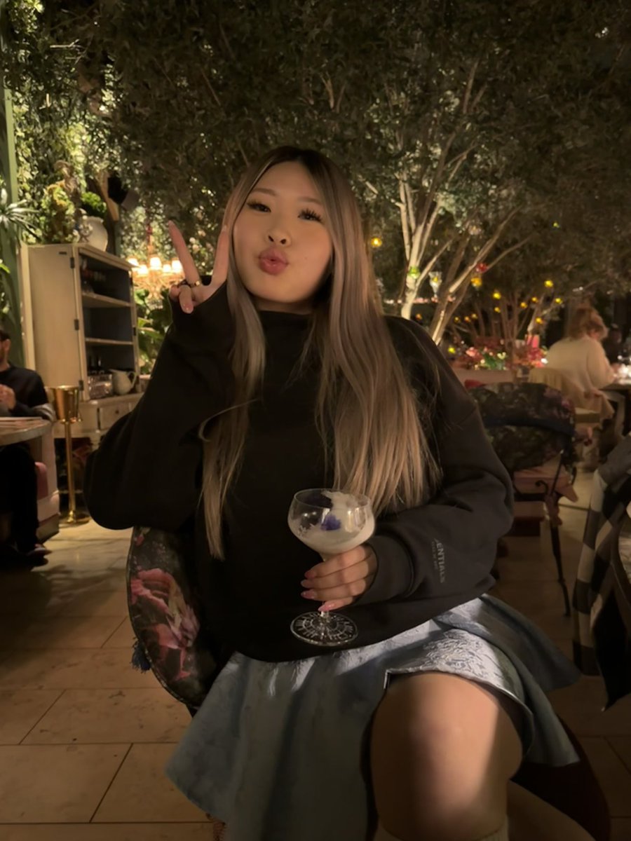 ReignTina's tweet photo. Ah the innocent cute look that will destroy you in seconds 🤭💓 https://t.co/IR1agB9nQp