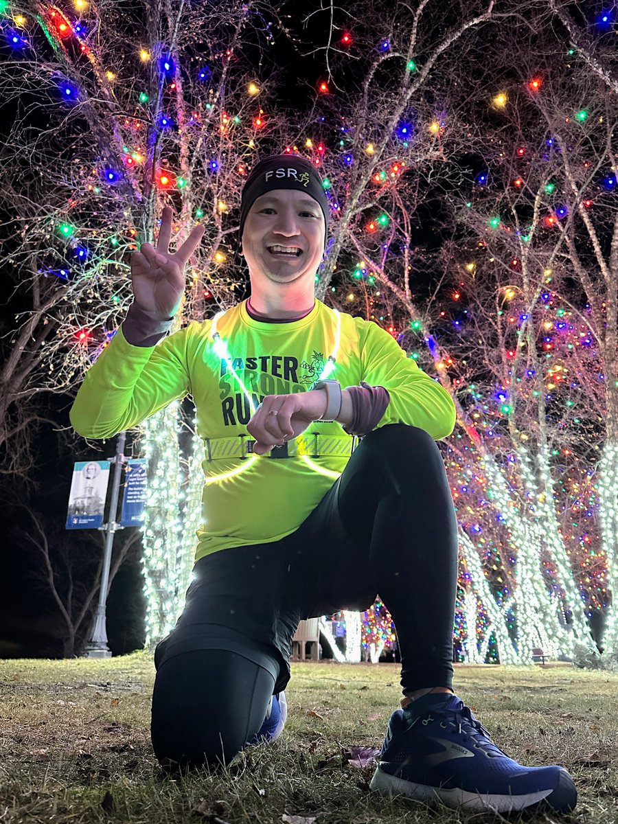 jacobofwonder's tweet photo. Running in the holiday lights in downtown Hudson was pretty cool! https://t.co/Zk6JYpN7Ev