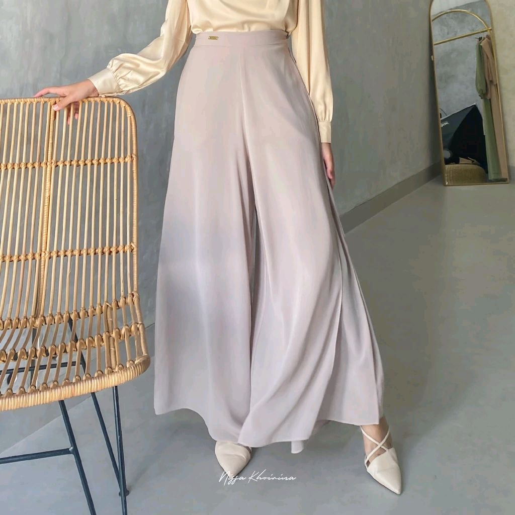 Cek Bynissa-Jeha Kulot-Celana-Kulot-Bawahan-Highwaist-Trendy-Santai-Nyaman-Casual-Formal-Daily-Hangout-Ootd Hijab-Kuliah-Formal-Elegant-Wanita dengan harga Rp159.000. Dapatkan di Shopee sekarang! shope.ee/9KIZBE6o96?sha…